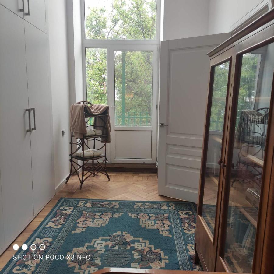 Атмосферная Квартира В Центре Odessa Exterior foto